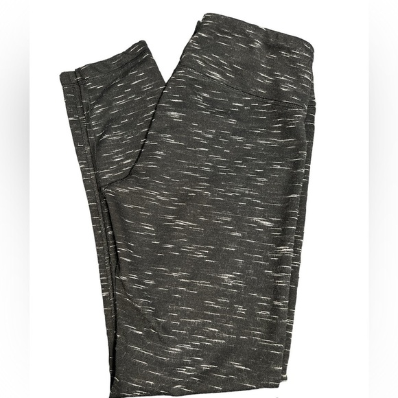 90 degrees by reflect active wear leggings. Medium. - Picture 1 of 2